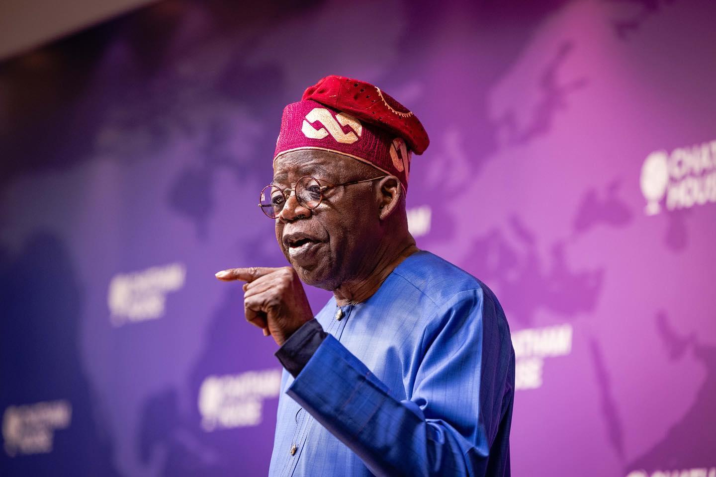 President Tinubu addressing cabinet members at a recent meeting.
